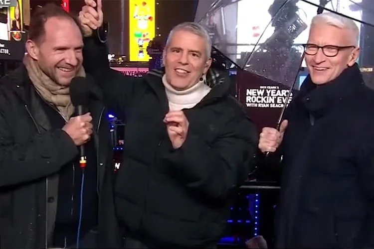 Ralph Fiennes Brings “Very Demure, Very Mindful” Energy to CNN’s New Year’s Eve Special