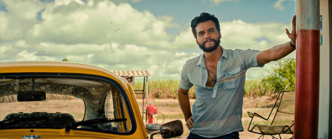 ‘The Secret Agent’ Review: Wagner Moura Stuns in a Political Thriller Brimming with Grit, Humor, and Heart